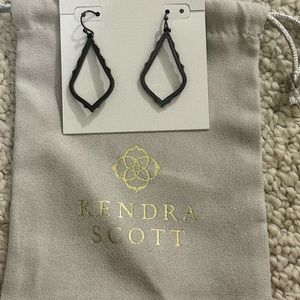 Black Sofia earrings